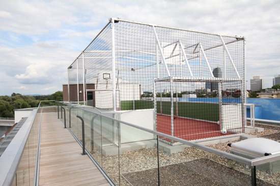 Apartmentanlage Wohnheim in Frankfurt mit Sportfeld Apartmentanlage Wohnheim in Frankfurt mit Sportfeld